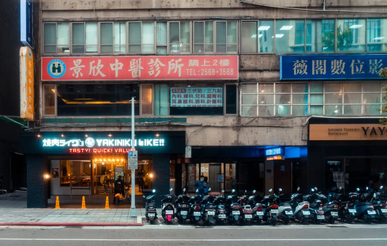 塑料收纳箱与储物柜材质对比：家居收纳用品的耐用性与环保性分析